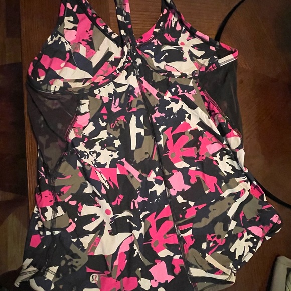 Lululemon work our tank - Picture 2 of 2